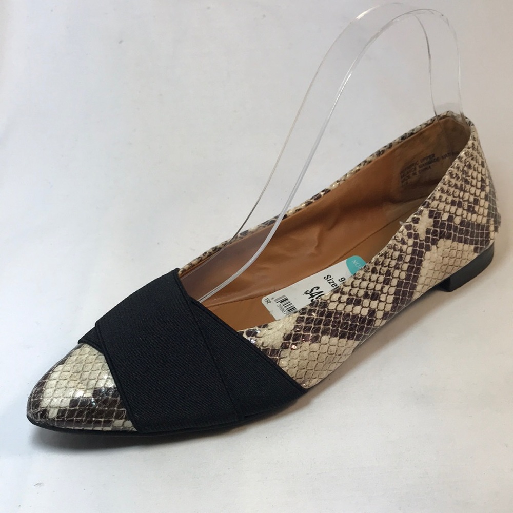 Tesori women flat shoe pointy snake print Sz. 6.5